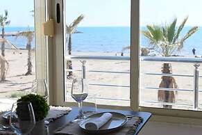 Wave Beachfront Apartments