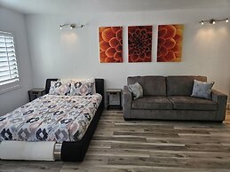 Cozy Condos Near Universal & Seaworld