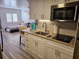 Cozy Condos Near Universal & Seaworld