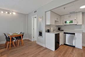 Cozy Condos Near Universal & Seaworld