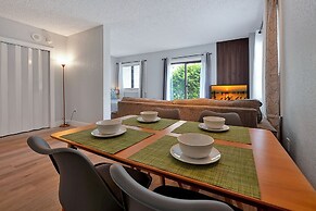 Cozy Condos Near Universal & Seaworld