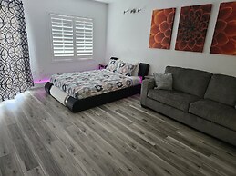 Cozy Condos Near Universal & Seaworld