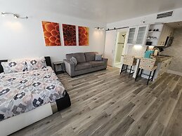 Cozy Condos Near Universal & Seaworld