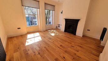 HU1 Triplex City Centre Gem sleeps 6 H7