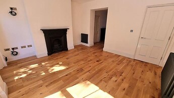 HU1 Triplex City Centre Gem sleeps 6 H7