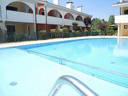 Apartment With Shared Pool for 5 Guests