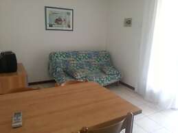 Apartment With Shared Pool for 5 Guests