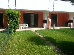 Apartment With Shared Pool for 5 Guests