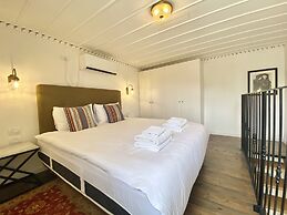 Kubler's House-  By Beach Apartments TLV