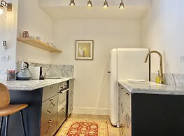 Kubler's House-  By Beach Apartments TLV