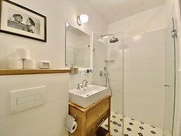 Kubler's House-  By Beach Apartments TLV