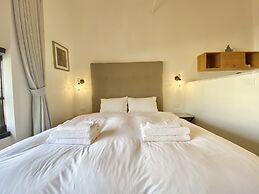 Kubler's House-  By Beach Apartments TLV