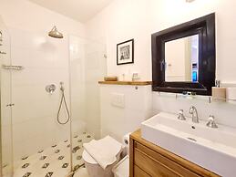 Kubler's House-  By Beach Apartments TLV