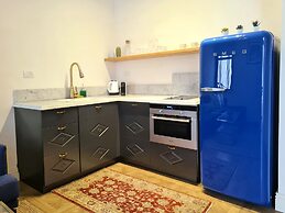 Kubler's House-  By Beach Apartments TLV