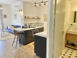 Kubler's House-  By Beach Apartments TLV