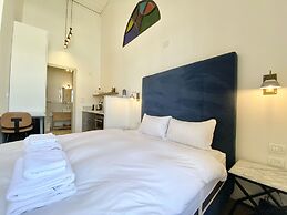 Kubler's House-  By Beach Apartments TLV