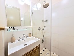 Kubler's House-  By Beach Apartments TLV