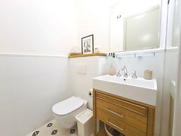 Kubler's House-  By Beach Apartments TLV