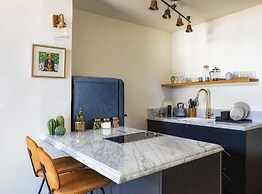 Kubler's House-  By Beach Apartments TLV