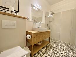 Kubler's House-  By Beach Apartments TLV