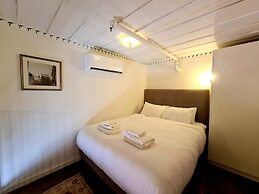 Kubler's House-  By Beach Apartments TLV