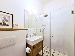 Kubler's House-  By Beach Apartments TLV