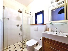 Kubler's House-  By Beach Apartments TLV