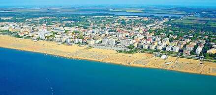 Three-room Apartment With Garden and Swimming Pool - By Beahost Rental