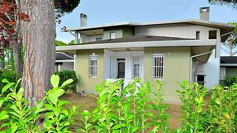 Three-room Apartment With Garden and Swimming Pool - By Beahost Rental