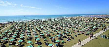 Three-room Apartment With Garden and Swimming Pool - By Beahost Rental