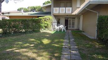 Three-room Apartment With Garden and Swimming Pool - By Beahost Rental