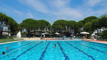 Three-room Apartment With Garden and Swimming Pool - By Beahost Rental