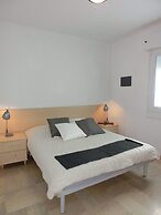 Comfortable Apartment With Parking Near the Beach