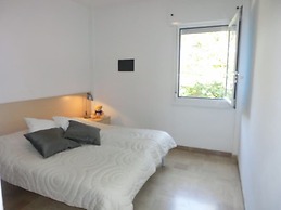 Comfortable Apartment With Parking Near the Beach