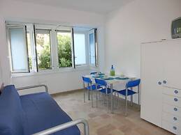 Comfortable Apartment With Parking Near the Beach