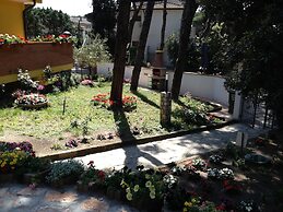 Cozy Villa With Large Garden Near the Beach