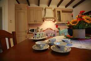 Cozy Villa With Large Garden Near the Beach