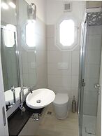 Nice Apartment With Balcony For 6 People - by Beahost Rentals