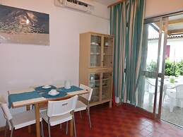 Comfy Villa With Private Garden and Parking