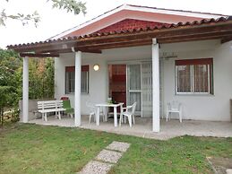 Comfy Villa With Private Garden and Parking