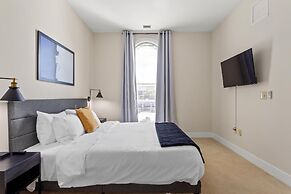 King Bed Walk Score 91 Near King ST Close to DCA