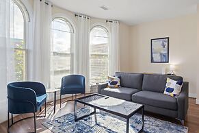 King Bed Walk Score 91 Near King ST Close to DCA