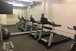 King Bed Walk Score 91 Near King ST Close to DCA