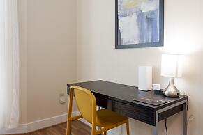 King Bed Walk Score 91 Near King ST Close to DCA