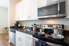 King Bed Walk Score 91 Near King ST Close to DCA