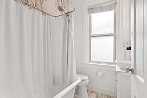 2BR Walking Score 98 King St Old Town Wifi