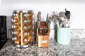 2BR Walking Score 98 King St Old Town Wifi