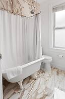 2BR Walking Score 98 King St Old Town Wifi