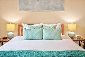 Walk Score 91 Balcony Near King ST