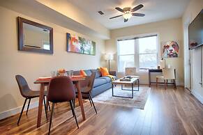 Walk Score 91 Balcony Near King ST